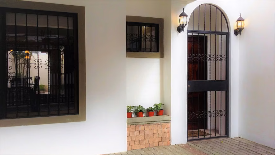 HOUSE FOR RENT IN URBANIZACIÓN QUINTANAR, ESCAZÚ