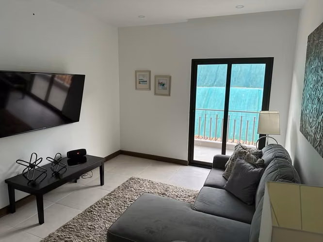 Apartamento de Lujo en Vista al Valle NUEVO PRECIO $399,000