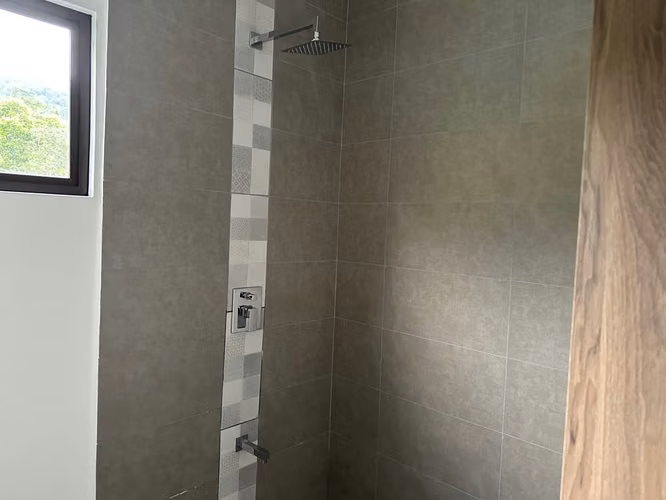 Apartamento de Lujo en Vista al Valle NUEVO PRECIO $399,000