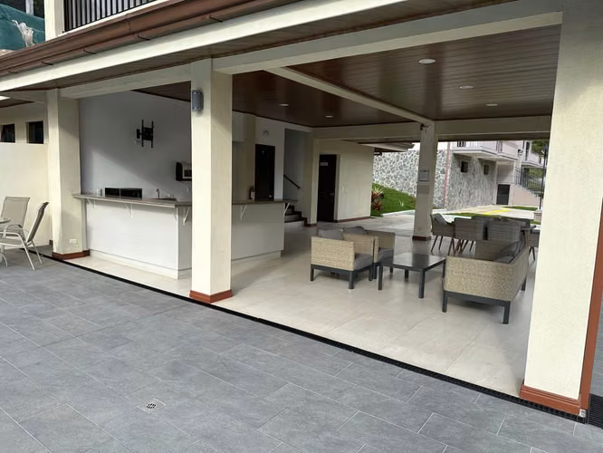 Apartamento de Lujo en Vista al Valle NUEVO PRECIO $399,000