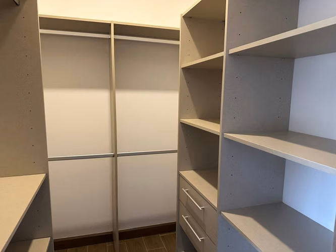 Apartamento de Lujo en Vista al Valle NUEVO PRECIO $399,000
