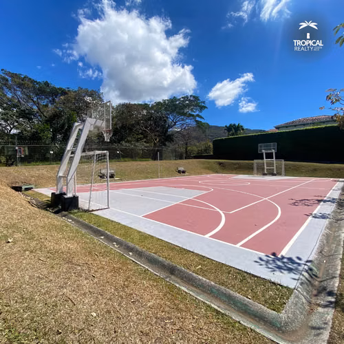 Casa Remodelada en Alquiler en Condominio – Piedades de Santa Ana - Imagen 16