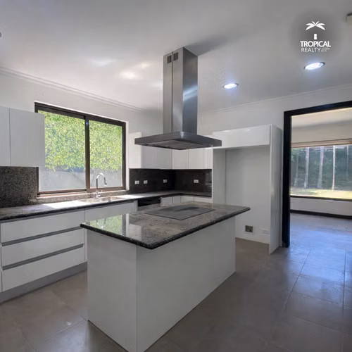 Casa Remodelada en Alquiler en Condominio – Piedades de Santa Ana - Imagen 4