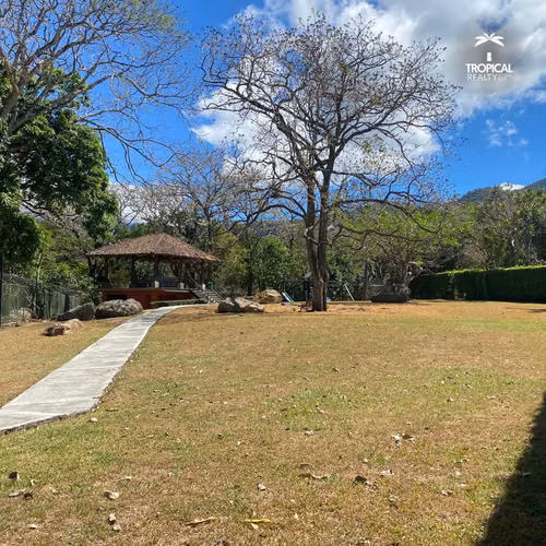 Casa Remodelada en Alquiler en Condominio – Piedades de Santa Ana - Imagen 18