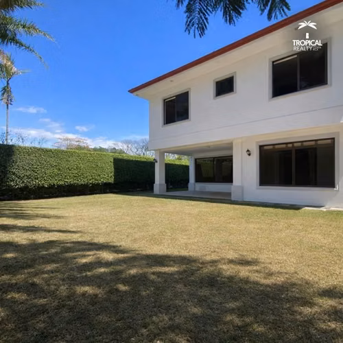 Casa Remodelada en Alquiler en Condominio – Piedades de Santa Ana - Imagen 15