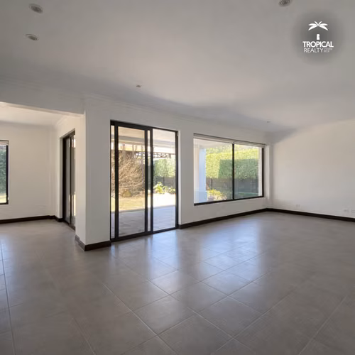 Casa Remodelada en Alquiler en Condominio – Piedades de Santa Ana - Imagen 2