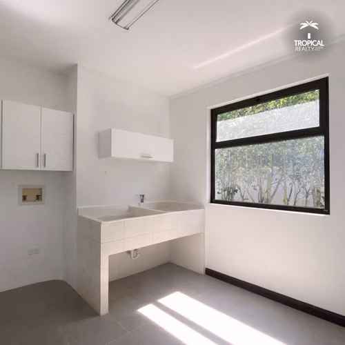 Casa Remodelada en Alquiler en Condominio – Piedades de Santa Ana - Imagen 5