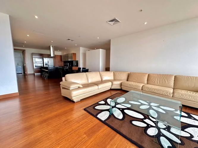 SE VENDE AMPLIO APARTAMENTO A PRECIO DE OPORTUNIDAD $370,000