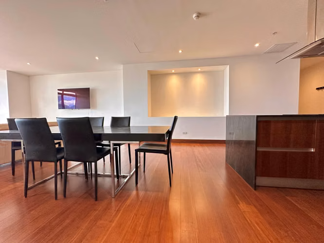 SE VENDE AMPLIO APARTAMENTO A PRECIO DE OPORTUNIDAD $370,000