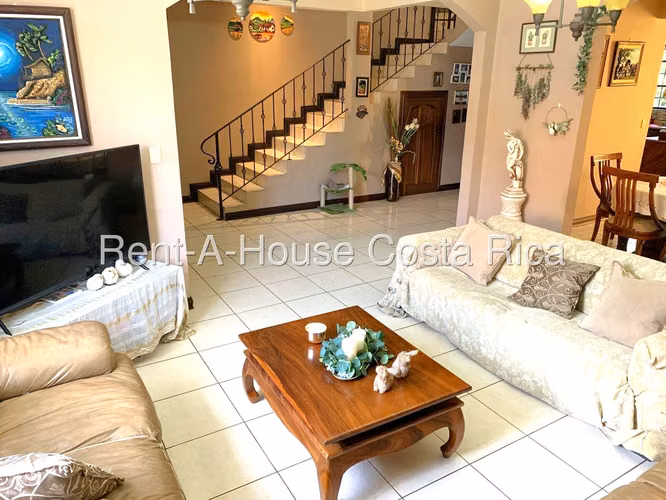 Casa en venta en Condominio en Coronado 4 habitaciones y Acabados Premium