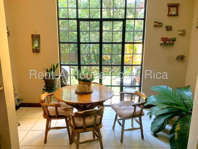 Casa en venta en Condominio en Coronado 4 habitaciones y Acabados Premium