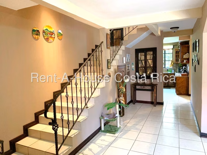 Casa en venta en Condominio en Coronado 4 habitaciones y Acabados Premium
