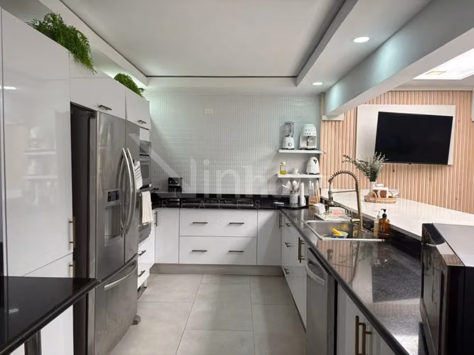 id 41940 Venta de casa en Lomas de Ayarco.