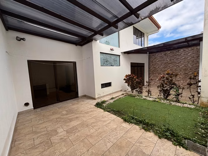 Tu Nuevo Hogar con Elegancia y Amplitud en Condominio Verapaz, Moravia