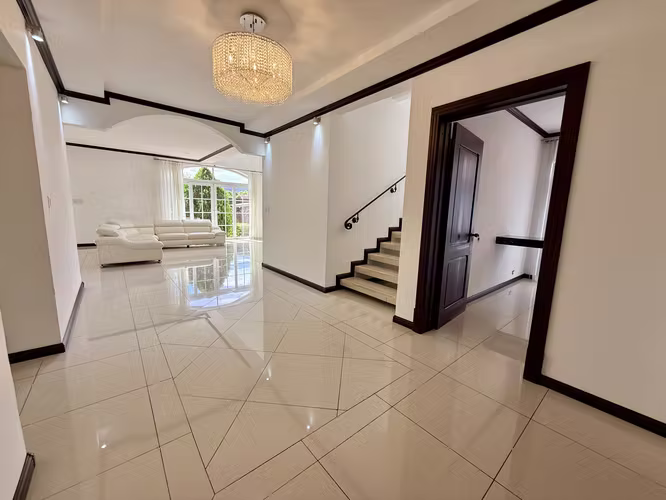 Venta de Espectacular casa en Colinas de Montealegre de 3 habitaciones.