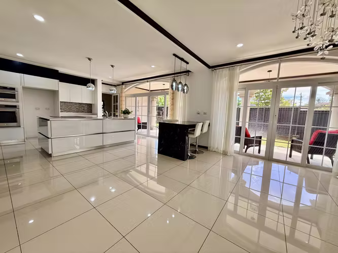 Venta de Espectacular casa en Colinas de Montealegre de 3 habitaciones.