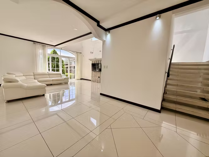 Venta de Espectacular casa en Colinas de Montealegre de 3 habitaciones.