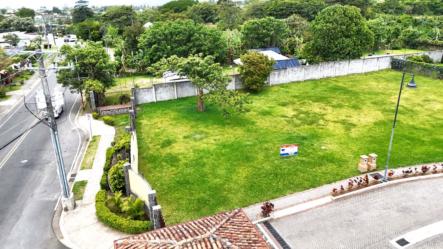 VENTA de Lote en Condominio La Hacienda en Santo Domingo Costa Rica SPM