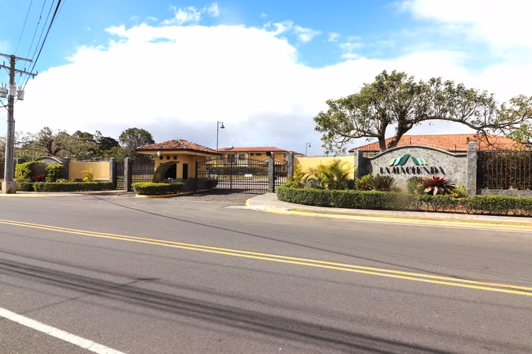 VENTA de Lote en Condominio La Hacienda en Santo Domingo Costa Rica SPM