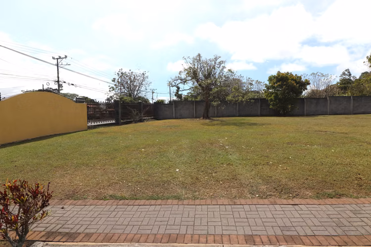 VENTA de Lote en Condominio La Hacienda en Santo Domingo Costa Rica SPM