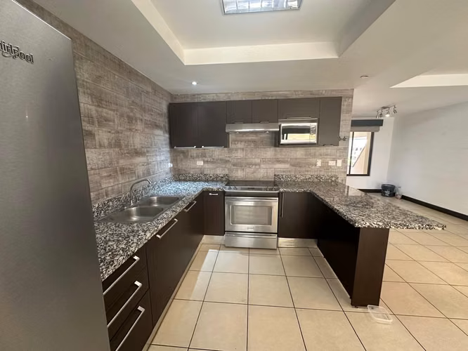 ALQUILER DE CASA EN CONDOMINIO SANTA ANA HILL. - Imagen 3