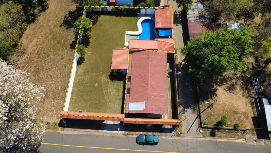 Venta de propiedad con piscina en Esparza, Puntarenas