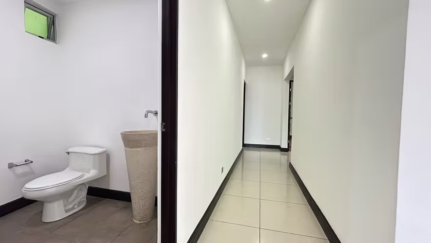 AMUEBLADO Alquiler Apartamento 3 habitaciones, 2.5 baños en Condominio Guachipelin Norte Escazu. - Imagen 12