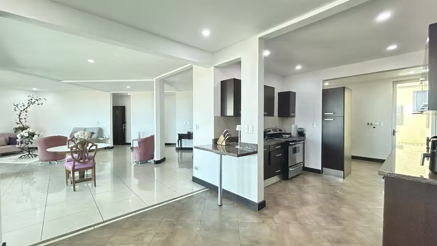 AMUEBLADO Alquiler Apartamento 3 habitaciones, 2.5 baños en Condominio Guachipelin Norte Escazu. - Imagen 5