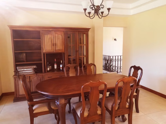 Lujoso Townhouse en Cariari con Vista al Golf 340m2 Amueblado y Equipado