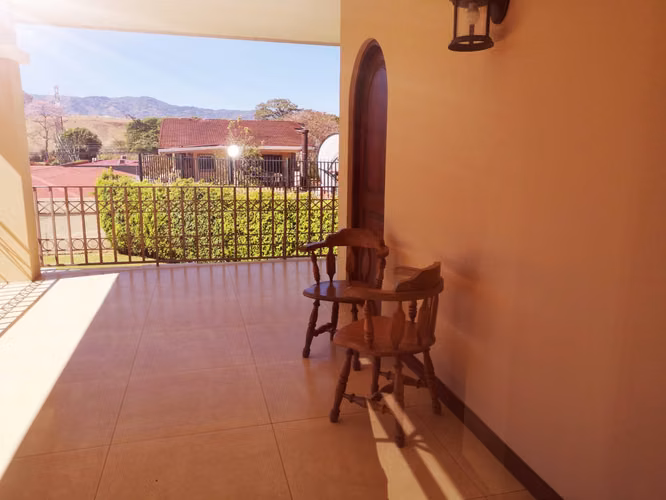 Lujoso Townhouse en Cariari con Vista al Golf 340m2 Amueblado y Equipado