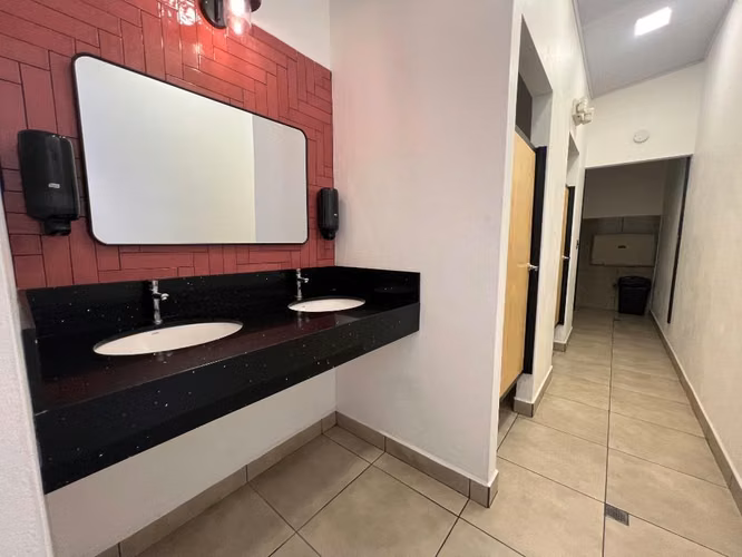 Alquiler de LOCAL comercial en Plaza Gastronómica en San Pedro Vargas Araya - Imagen 5