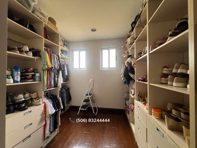 VENTA DE CASA EN ESCAZÚ - Imagen 8