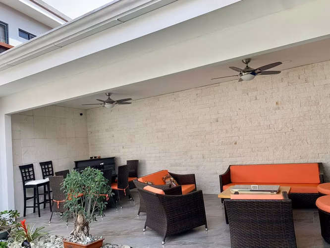 Exclusiva Casa de 1 Nivel Totalmente Remodelada – Pozos de Santa Ana - Imagen 4