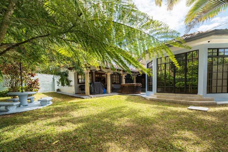 Se vende casa en Residencial Altamonte en Granadilla-Curridabat