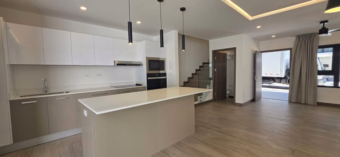 HOUSE FOR RENT IN SANTA ANA URBANO CONDOMINIUM, SANTA ANA*