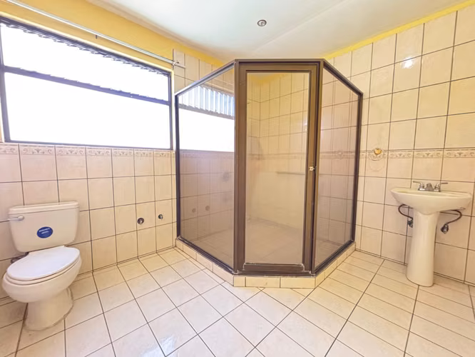 Venta de hermosa propiedad en Residencial Villa Adobe, Santo Domingo - Imagen 13