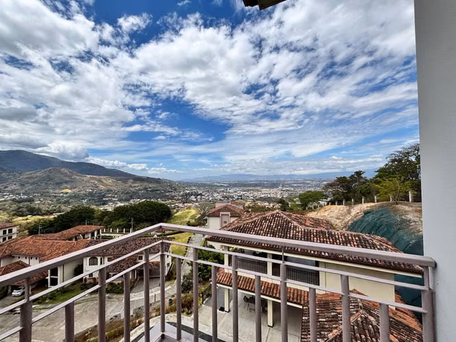 Penthouse de Lujo por estrenar en Vista al Valle – $699,000