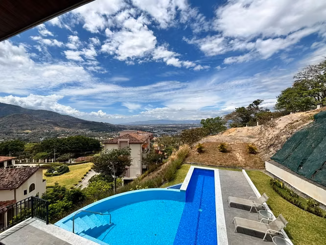 Penthouse de Lujo por estrenar en Vista al Valle – $699,000
