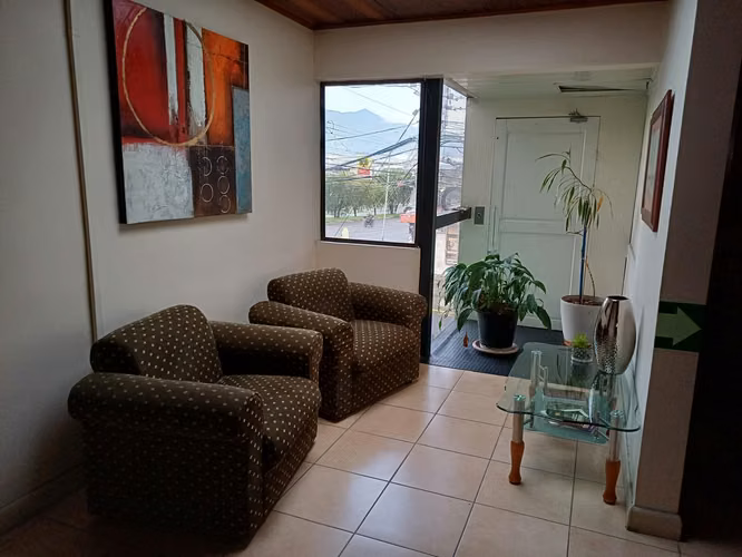 Edificio Comercial en Venta – Ubicación Estratégica en Zapote sobre Carretera Nacional - Imagen 9