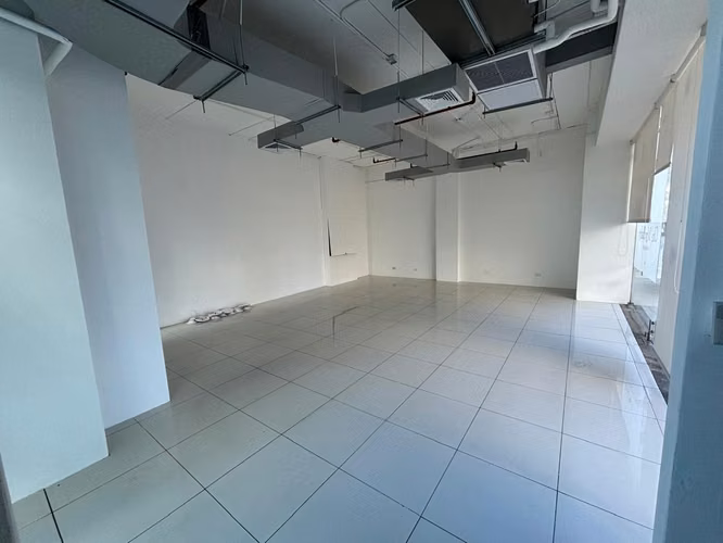 Se ALQUILA o se VENDE local comercial en TERRACAMPUS - Imagen 4