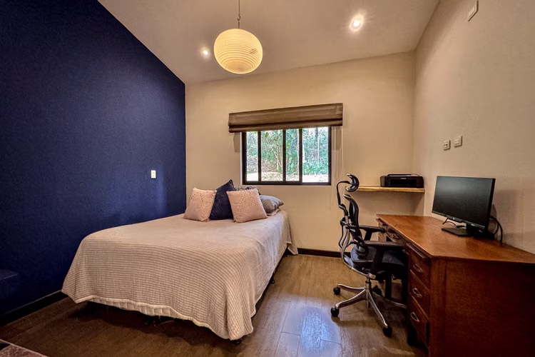 Casa en El Paraiso con la Mejor Vista  *PRECIO REDUCIDO*-GV