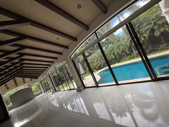 VENTA DE CASA DE LUJO EN LINDORA, SANTA ANA*