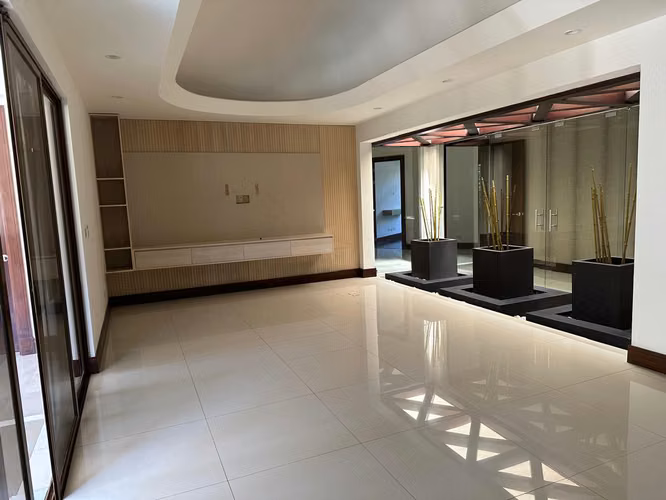 VENTA DE CASA DE LUJO EN LINDORA, SANTA ANA*