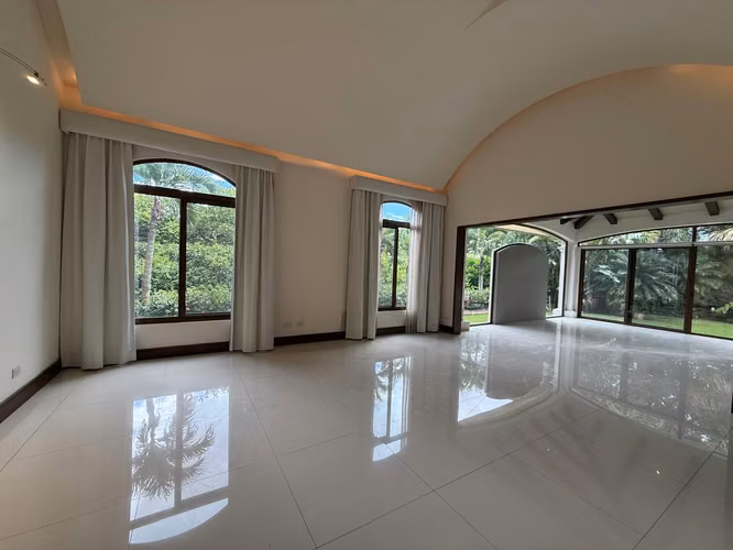 VENTA DE CASA DE LUJO EN LINDORA, SANTA ANA*