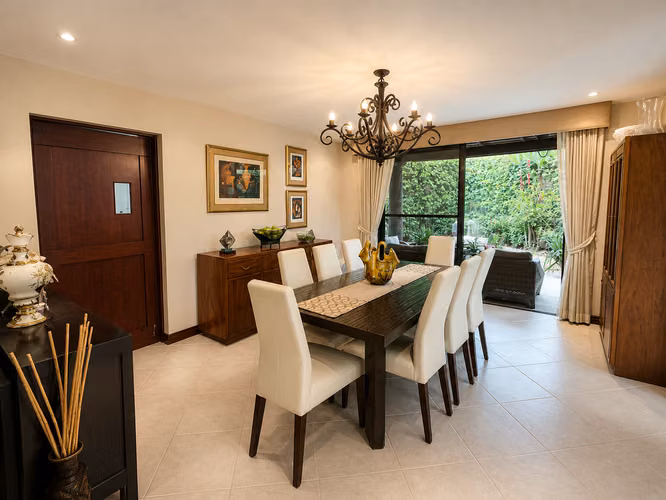 Venta de Casa de Lujo en Condominio-Jaboncillos de Escazú