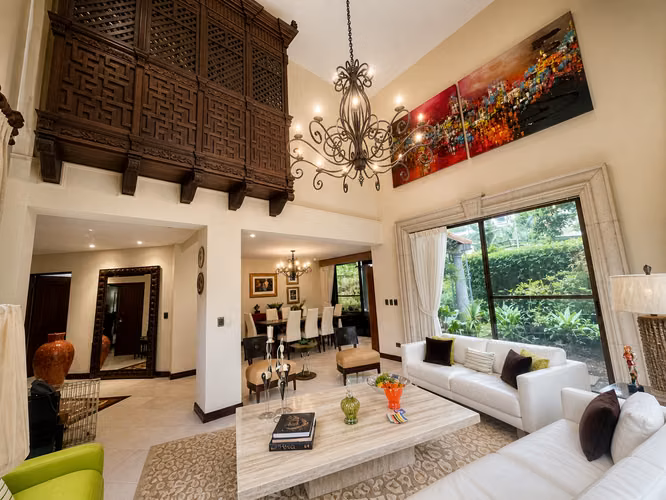 Venta de Casa de Lujo en Condominio-Jaboncillos de Escazú