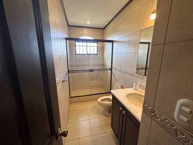 Venta de casa en Residencial Praderas del Sol Santa Ana - Imagen 9