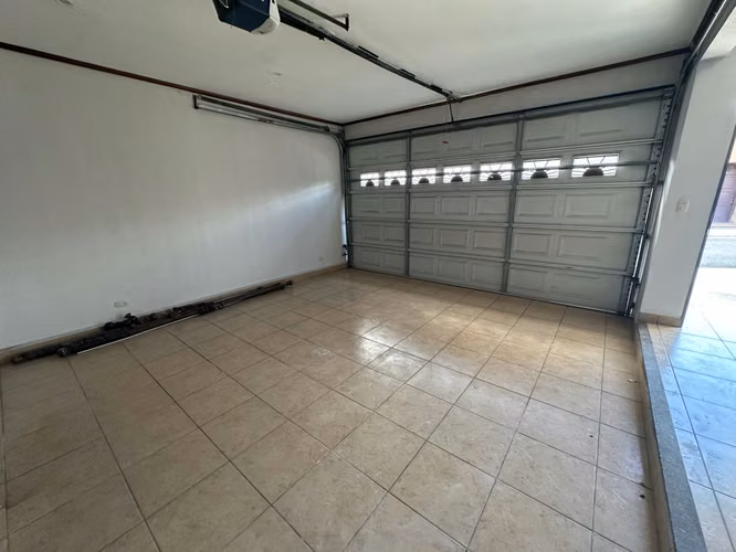 Venta de casa en Residencial Praderas del Sol Santa Ana - Imagen 17