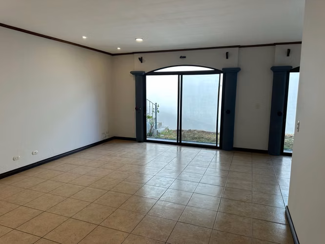 Venta de casa en Residencial Praderas del Sol Santa Ana - Imagen 15