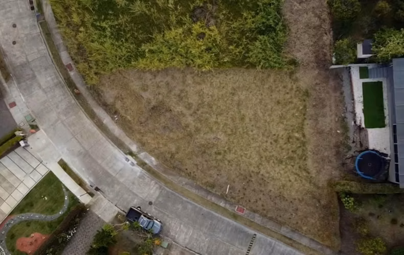 SE VENDE LOTE EN  LOMAS DE ZURQUI SAN ISIDRO DE HEREDIA - Imagen 2